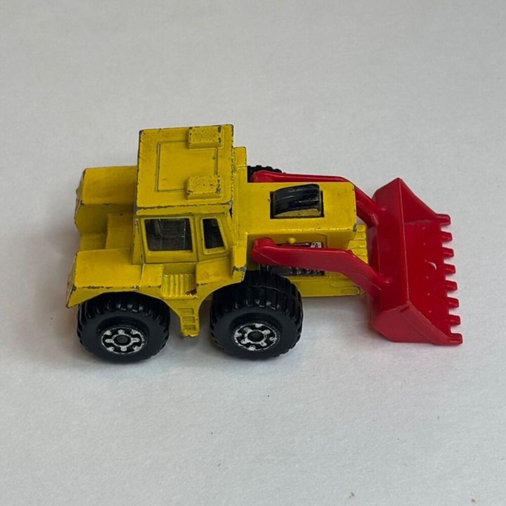 Vintage 1976 Matchbox Lesney England Superfast No 29 Tractor Shovel Yellow Red
